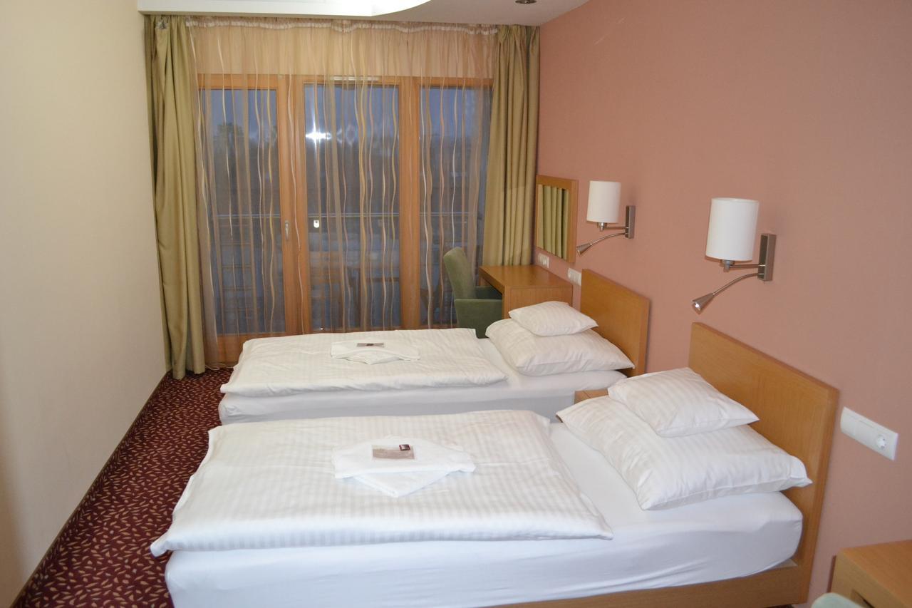 Debreceni Postas Udulo Hotel Eksteriør billede